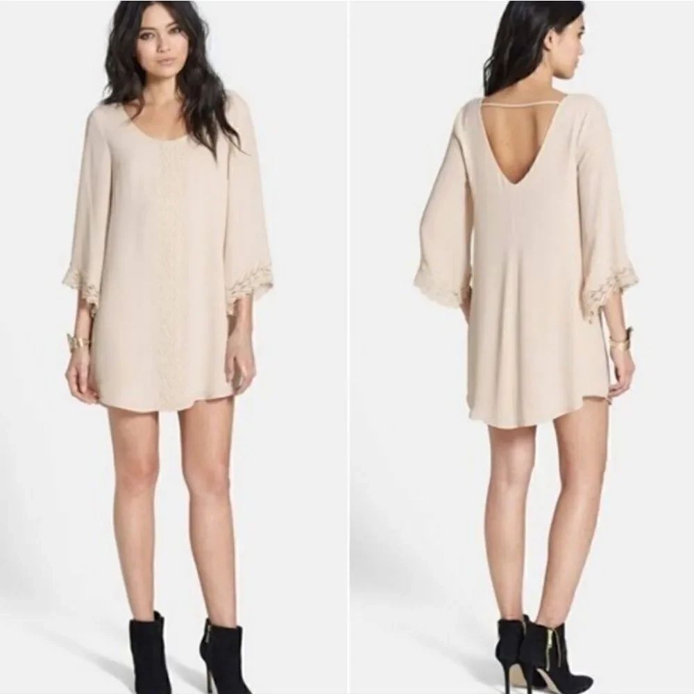 ASTR The Label Cream Scalloped Lace Trim Low Back Shift Mini Dress